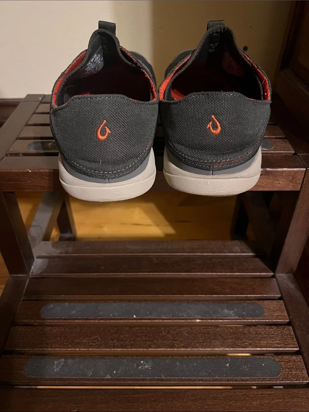 OluKai Men's Gray Mesh Sneakers 👟